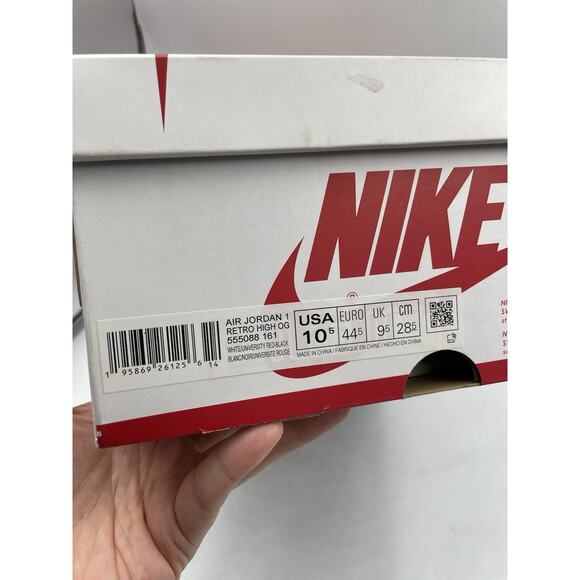 Athletic_Shoes